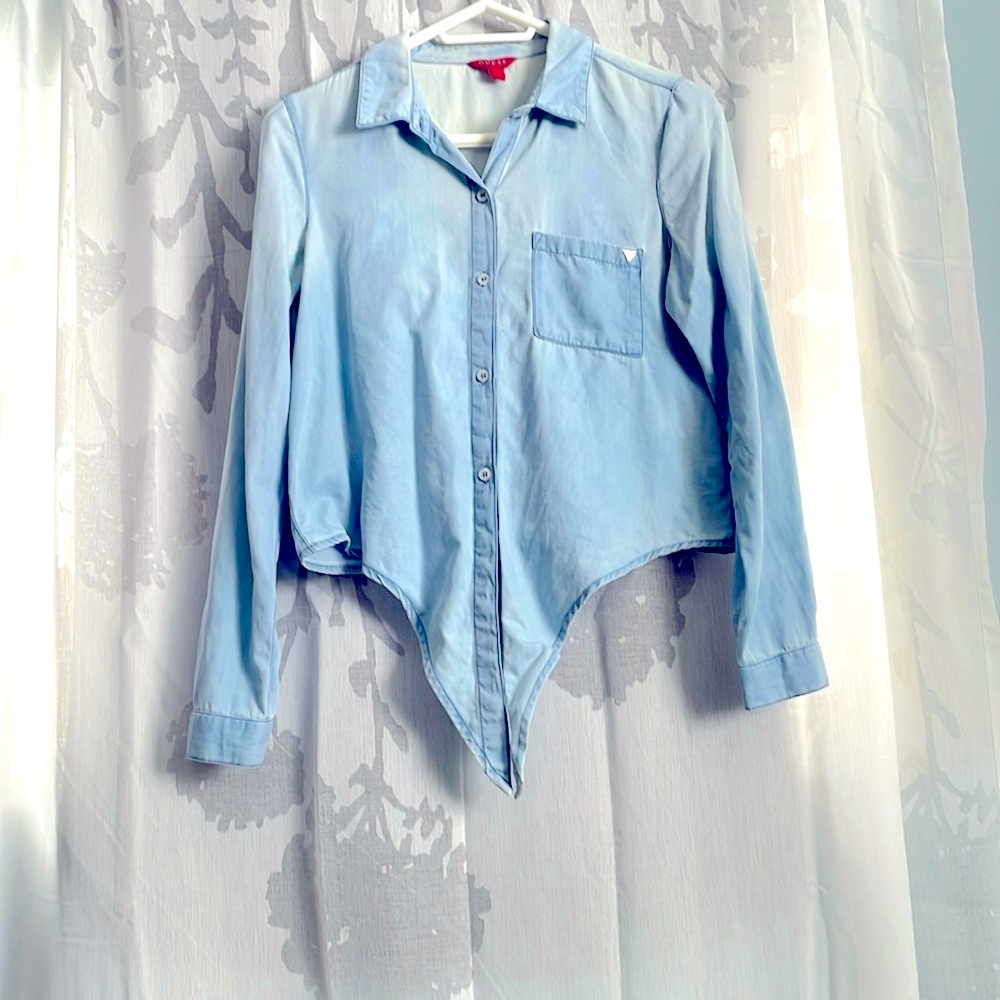 Guess shirt size small the design is wash look to denim only worn once.